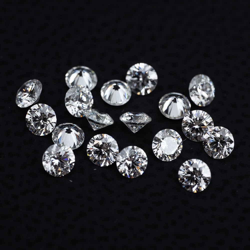 Diament laboratoryjny 0.1 ct na prezent walentynkowy lub do biżuterii w pudełku