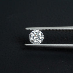 Diament laboratoryjny okrągły brylant z certyfikatem 0.52 karata